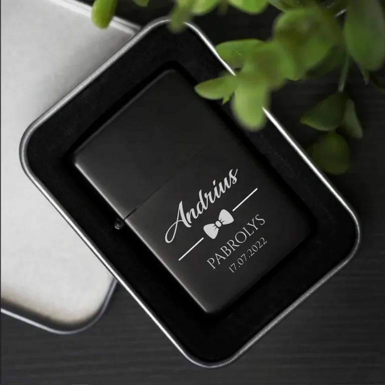 Graviruotas žiebtuvėlis su asmeniniu tekstu – personalizuota dovana vyrui