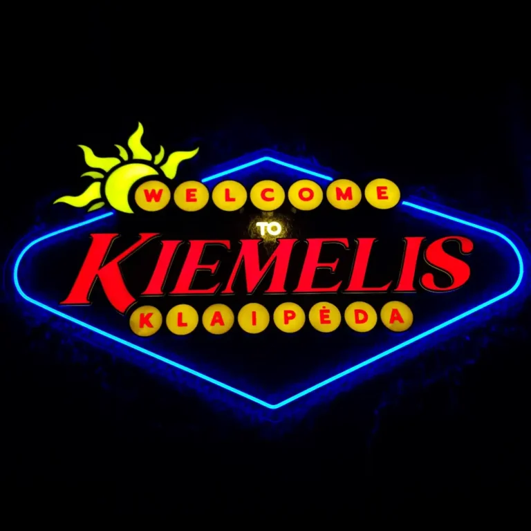 Mėsos pjausnio formos LED neoninis ženklas su užrašu „MEET THE HEAT – Maisto projektai“ – spalvinga reklama maisto furgonams ar restoranams.