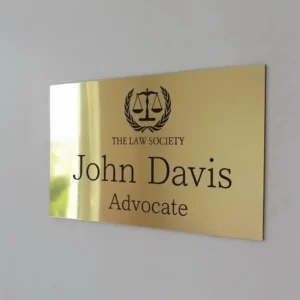 prabangi-auksine-advokato-lentelė-john-davis